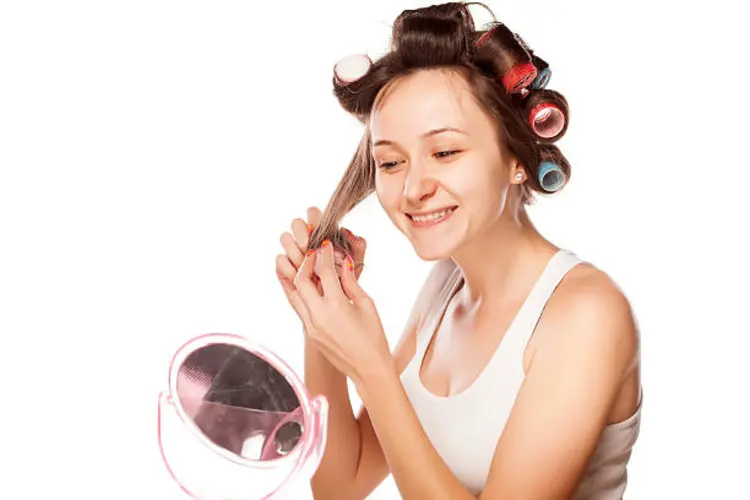 5 Tips Pakai Roll Rambut agar Hasil Ikal Awet dan Tidak Kusut