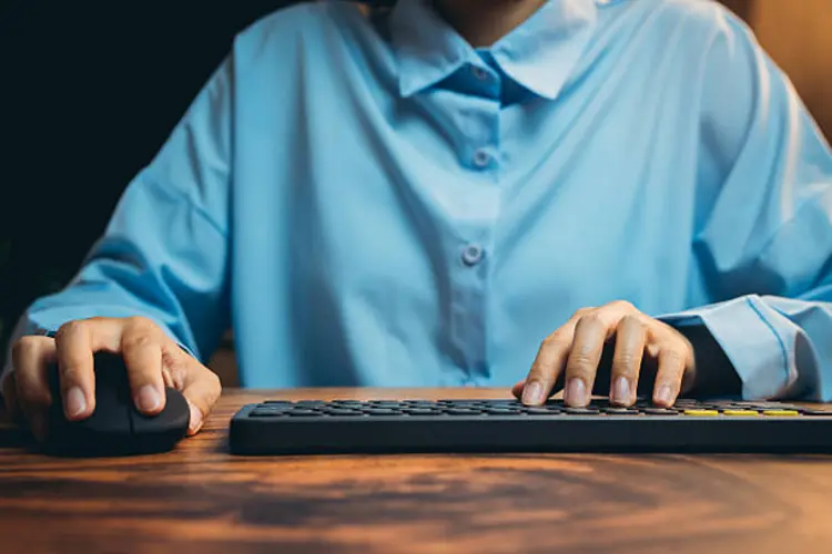 Apa Itu Keyboard dan Mouse Ergonomic Design?