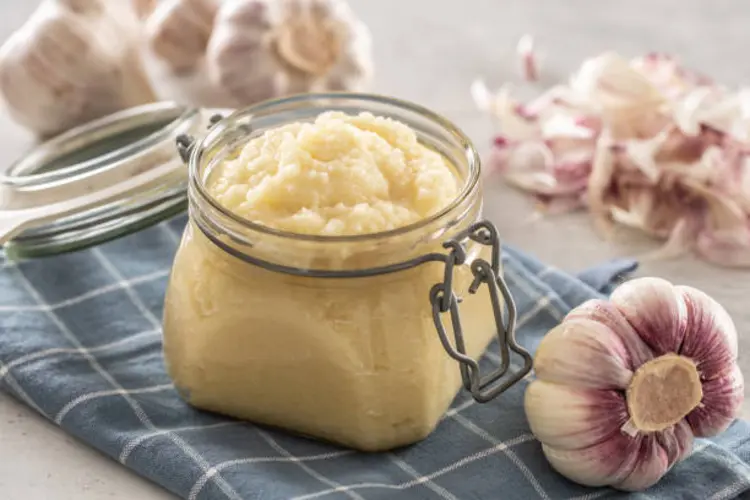 Cara Membuat Bumbu Dasar Putih, Bisa untuk Masakan Apa Saja?