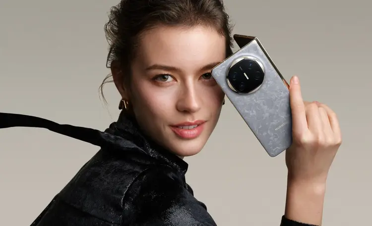 Lupakan Lipatan Rentan! HUAWEI Mate X6, Desain Mewah, Bodi Sekokoh Baja!