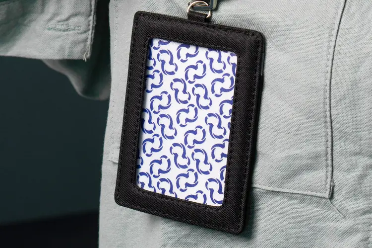 Tren Lanyard Kekinian: Aksesori Simple yang Bikin Anak Muda Makin Stylish