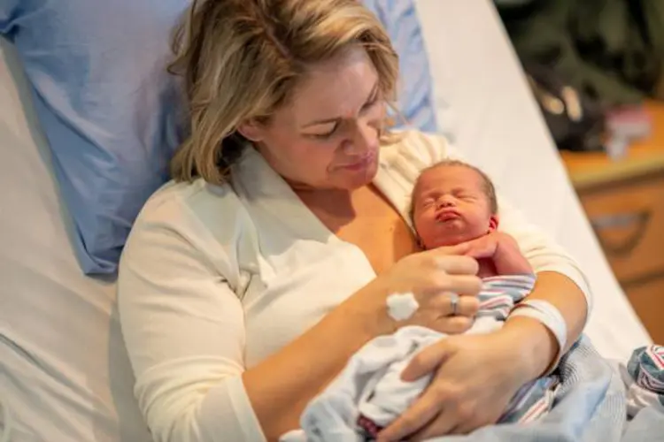 5 Ide Kado Untuk Ibu Melahirkan yang Bermanfaat dan Berkesan