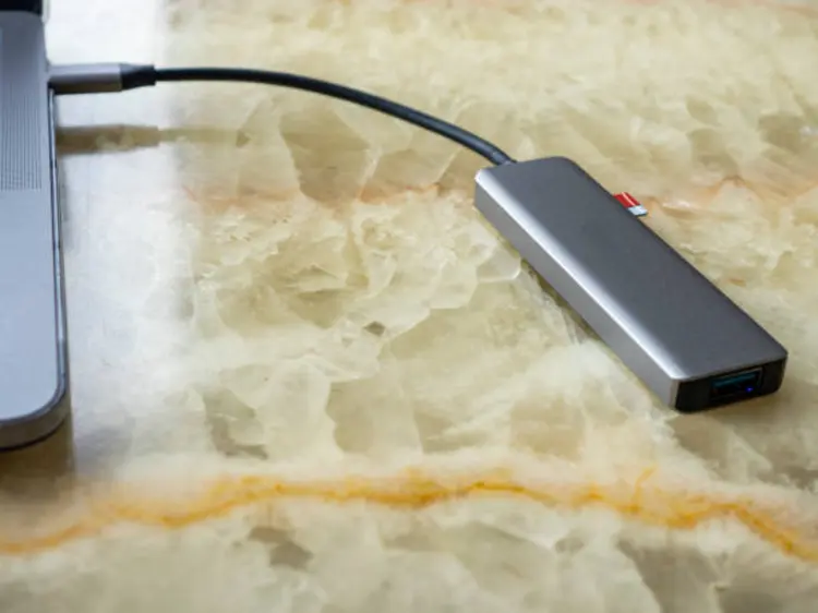 Laptop Nggak Punya Slot SD Card? Tenang, Solusinya Pakai Card Reader!
