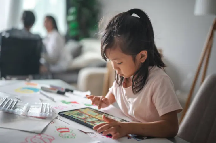 Anak Susah Fokus Belajar? Coba Atur Ulang Media Belajarnya