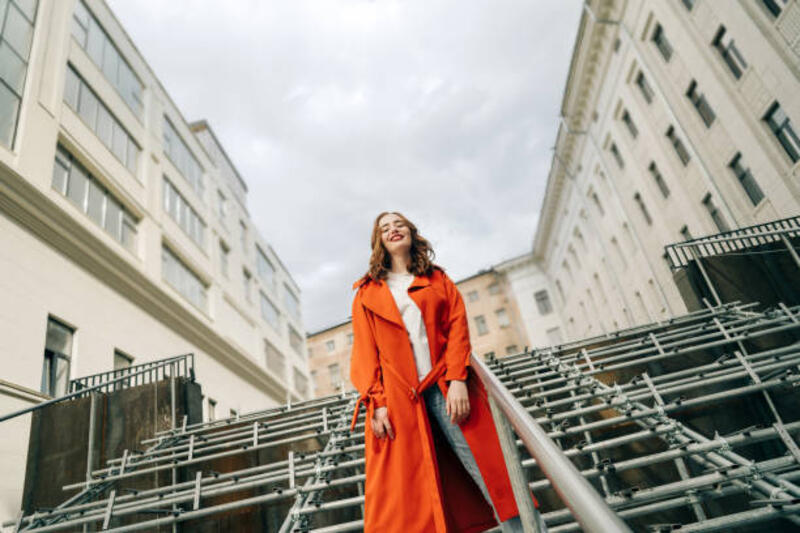 portrait-of-a-beautiful-young-woman-in-the-city.jpg (612×408)