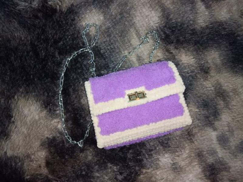 tas wanita dengan desain imut - tas bulu korea potret stok, foto, &amp; gambar bebas royalti