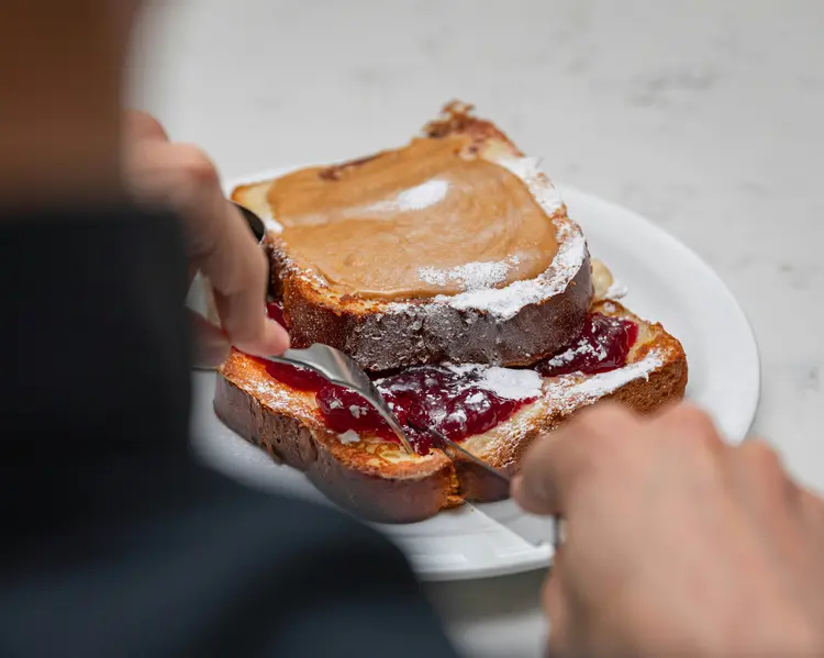 Wajib Coba! Kombinasi Peanut Butter dan Strawberry Jam yang Bikin Nagih