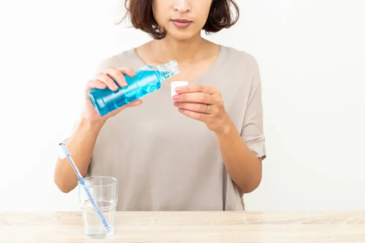 Perlukah Obat Kumur Setelah Sikat Gigi? Ini Penjelasannya
