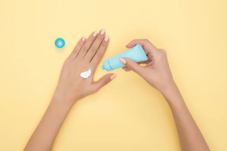 Sunscreen atau Sunblock? Cari Tahu Perbedaannya di Sini!