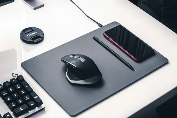 Biar Nggak Pegal, Begini Cara Pilih Mouse Pad Paling Nyaman Buat Kerja & Desain
