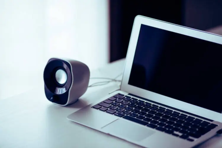 Speaker Laptop Pecah Saat Volume Tinggi? Inilah Alasan Kenapa Kamu Butuh Speaker Laptop Eksternal!