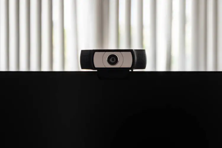 Webcam Full HD dengan Microphone, Solusi Praktis untuk Meeting Online Lebih Jernih