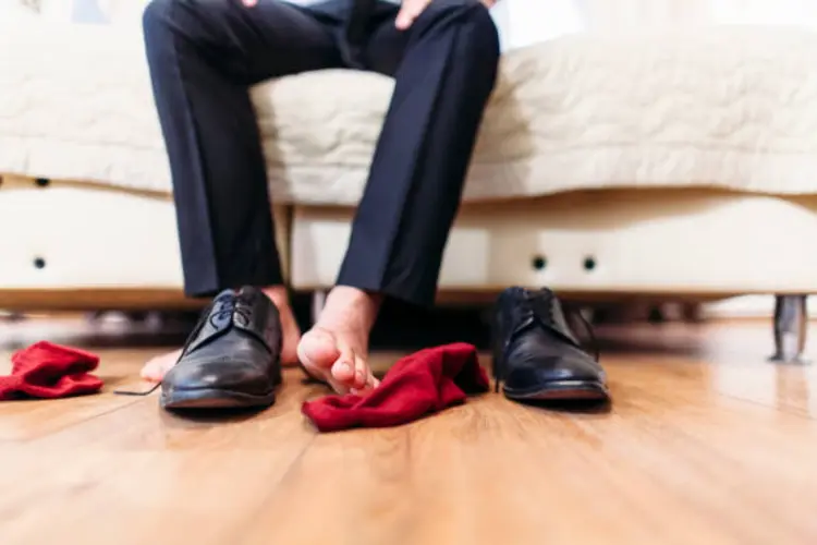 Cara Merawat Kaos Kaki Kantor Supaya Tidak Cepat Rusak