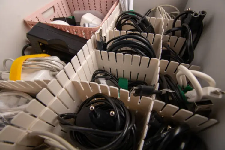 Kabel Laptop dan Komputer Sering Kusut di Meja Kerja? Gunakan Storage Kabel!