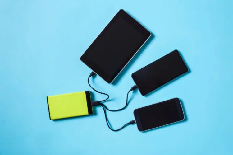 Powerbank Tidak Bisa Charging Banyak Device Secara Bersamaan? Ini Solusinya