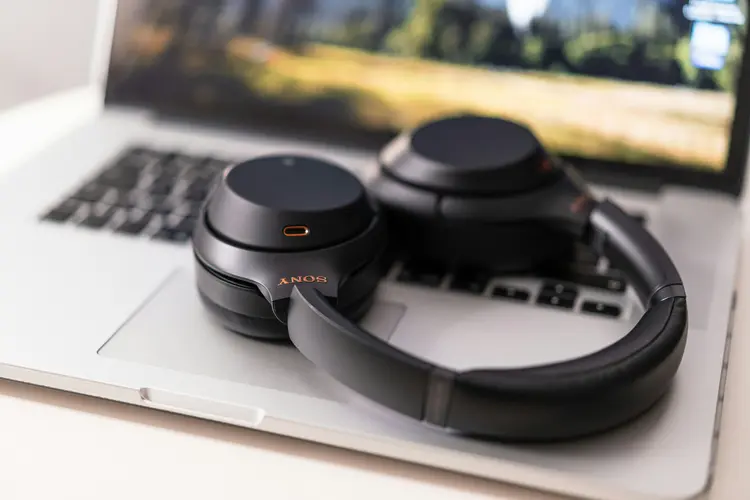 Headphone Murah Dari Sony Ini Harus Jadi Barang Wajib Kamu Buat Meeting Zoom dan Belajar Online