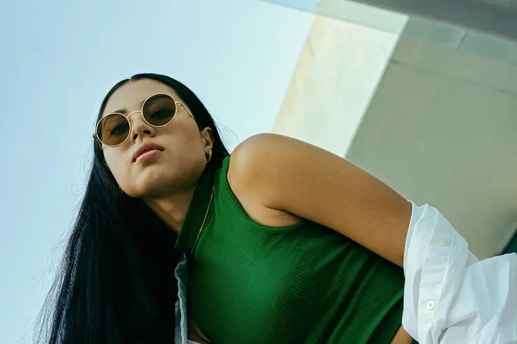 Bukan Cuma Baret, Fungsi Kacamata Hitam Melindungi Mata Punya Batas Waktu!