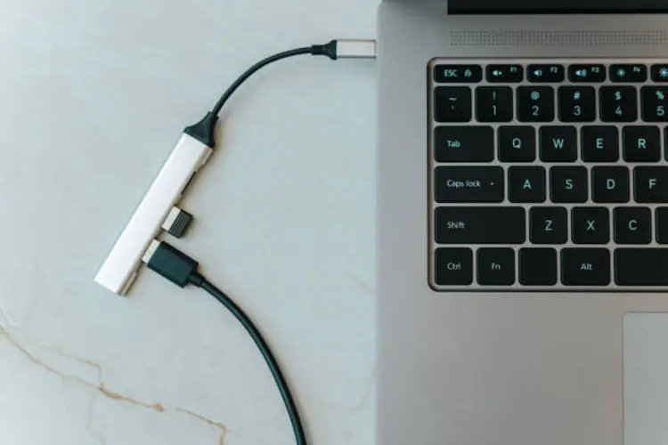 Bagaimana Cara Menggunakan Adaptor USB?