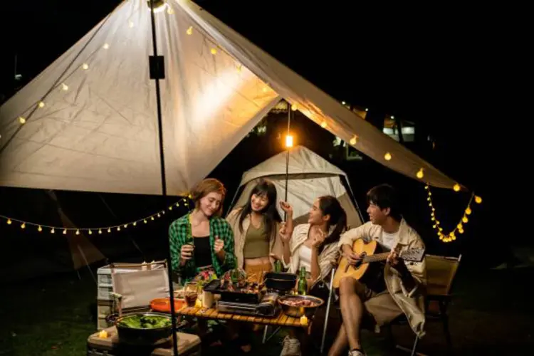 5 Ide Aktivitas Seru Saat Camping Bersama Teman, Dijamin Jadi Makin Dekat!