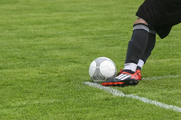 7 Cara Mudah Memilih Bola Sepak Sesuai Kebutuhan