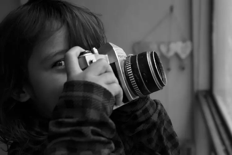 Yuk, Bikin Proyek Foto! Cara Seru Kenalkan Fotografi pada Anak