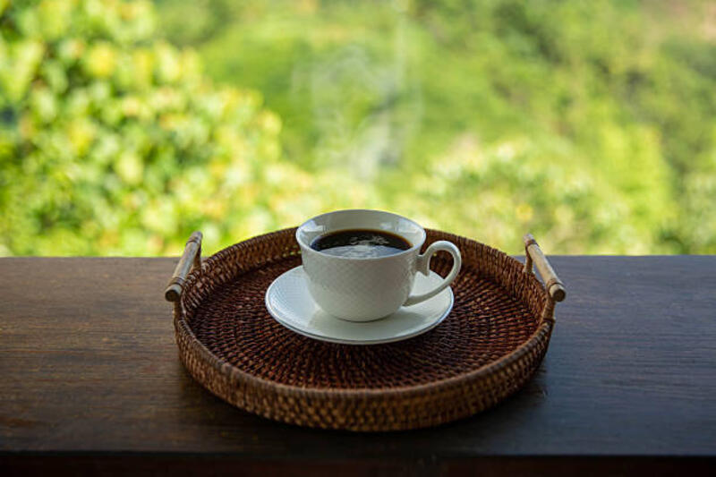 kopi cappuccino dalam gelas indah di atas meja secangkir kopi favorit konsep. - coffee brewing potret stok, foto, &amp; gambar bebas royalti