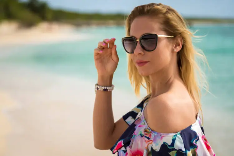 7 Gaya Liburan yang Makin Keren dengan Kacamata Sunglasses