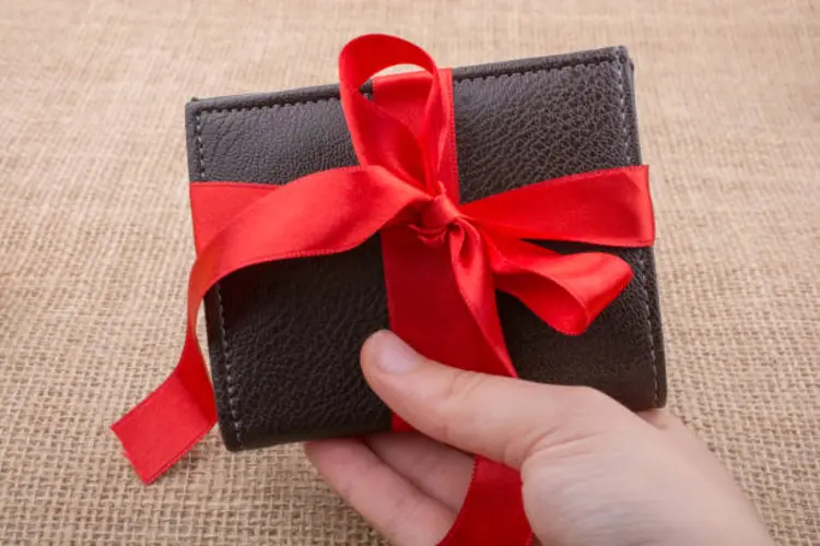 Dompet sebagai Kado, Ide Hadiah Penuh Makna untuk Orang Tersayang