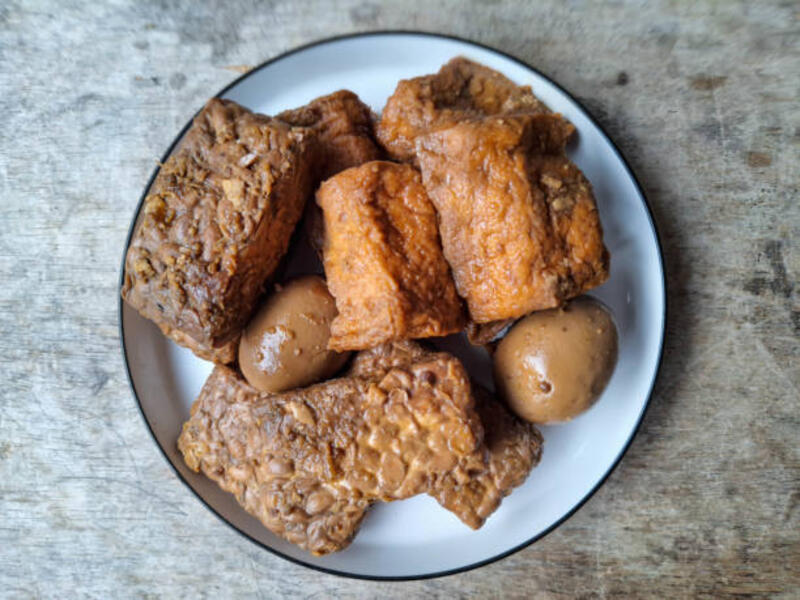 Delicious Tempe Bacem, Tahu Bacem, Telur Bacem Or Braised Spiced Tempeh, Tofu And Sweet Soy Sauce Eggs. Indonesia Food Menu. Top View. Delicious Tempe Bacem, Tahu Bacem, Telur Bacem Or Braised Spiced Tempeh, Tofu And Sweet Soy Sauce Eggs. Indonesia Food Menu. Top View. tahu bacem stock pictures, royalty-free photos &amp; images