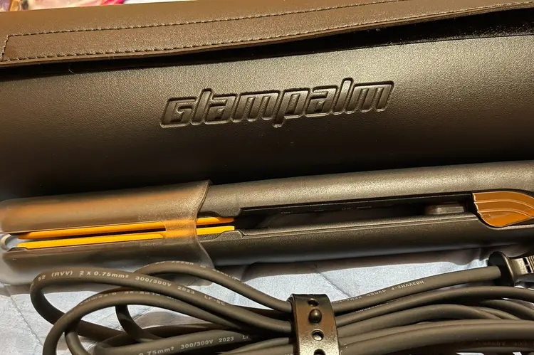 Rambut Lurus Bervolume Cuma 55 Watt? Intip Rahasia Glampalm dari Korea