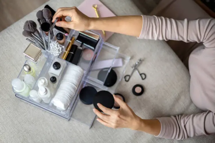 Apakah Pakai Skincare Lebih Baik Daripada Makeup, Kamu Tim Mana?