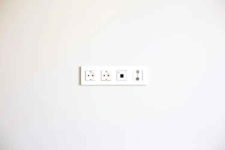Tagihan Listrik Meroket? Smart Wall Socket Adalah Jawaban Hematnya!