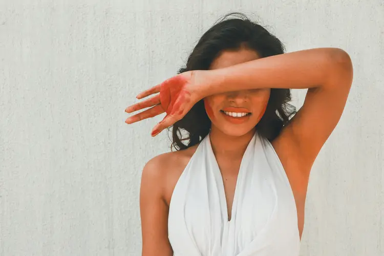 Mengapa Parfum Saja Tidak Cukup untuk Atasi Bau Badan?