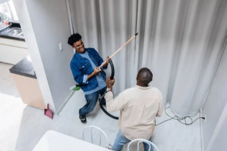 Vacuum Cleaner vs Sapu Biasa, Mana yang Lebih Baik untuk Kebersihan Rumah?
