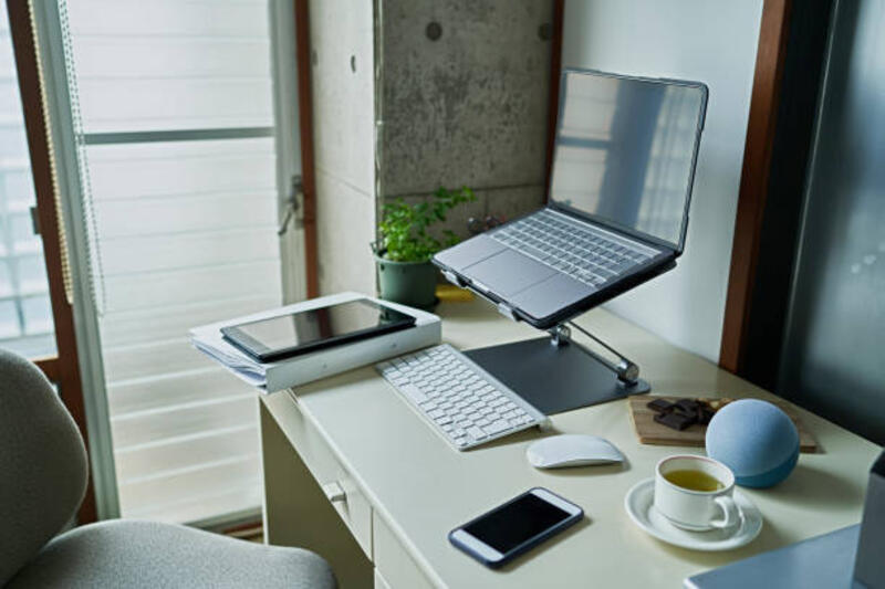 working-from-home-and-using-a-smart-speaker.jpg (612×408)