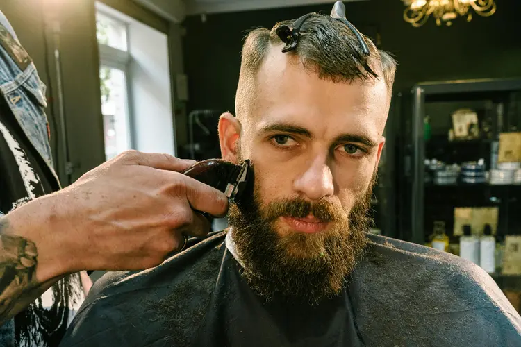 Grooming Praktis untuk Pria Modern! Pencukur Kumis ini Wajib Kamu Punya