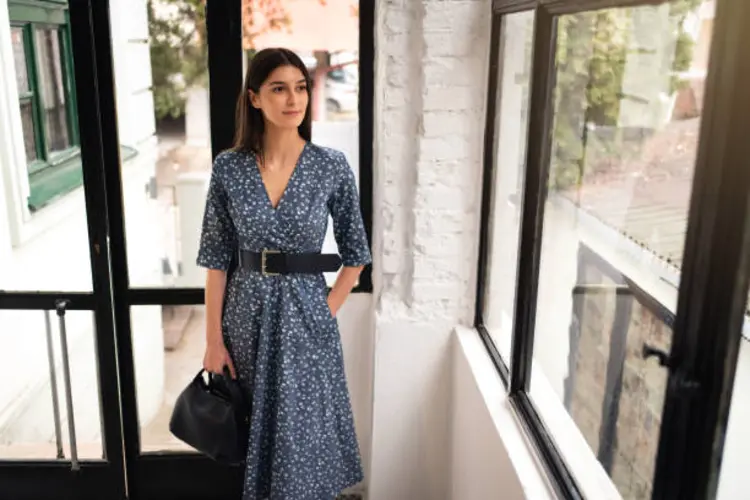 5 Trik Mix and Match Belt Wanita untuk Ubah Dress Simpel Jadi Mewah