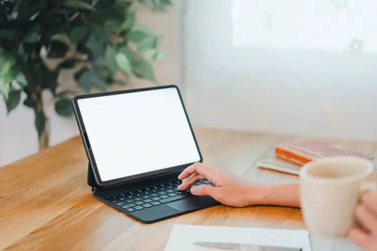 Plus Minus Menggunakan Keyboard Tablet Magnetic, Apakah Layak Dibeli?