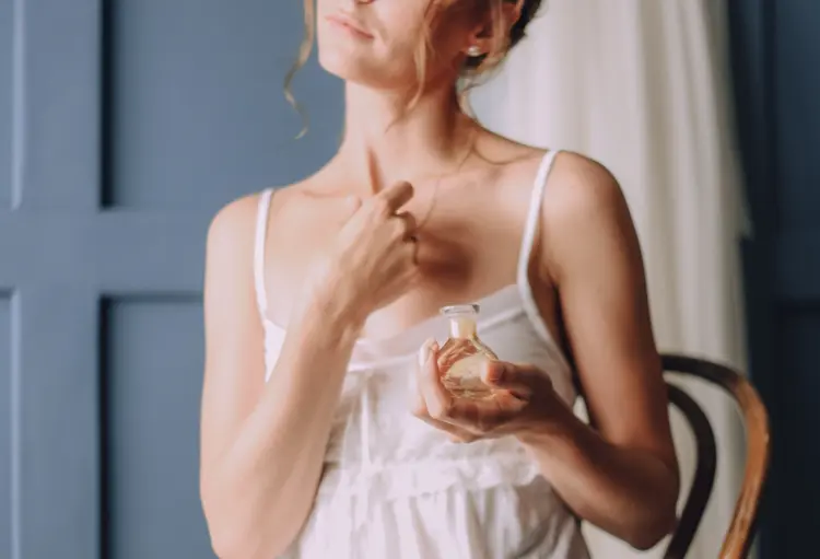 4 Cara Membuat Wangi Parfum Tahan Lama, Simpel Banget!