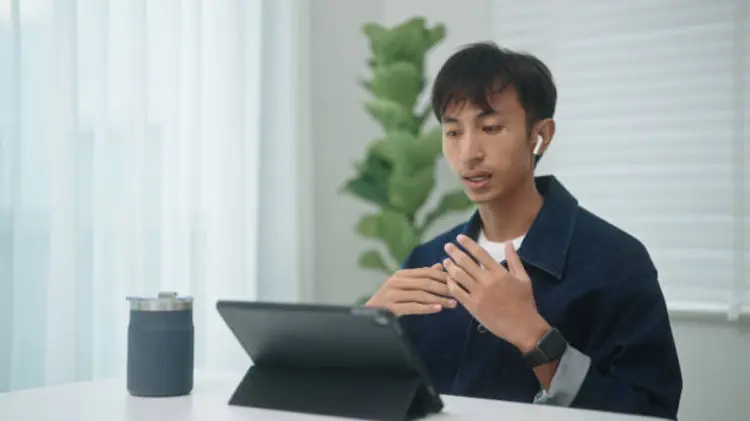 5 Keunggulan TWS Untuk Meeting Online Dibandingkan Headset Kabel