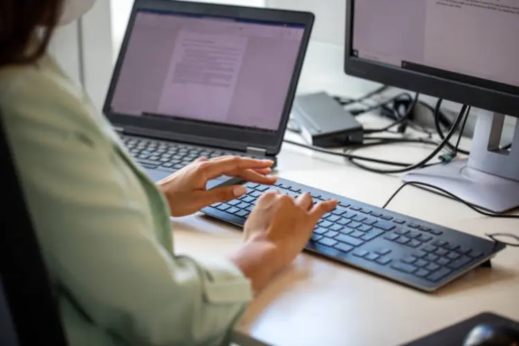 Cara Mengetik yang Benar di Keyboard Biasa Supaya Nyaman dan Tidak Cepat Lelah