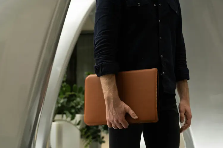 Laptop Sleeve Kebesaran Bikin Rusak? Cek Dulu Dimensi Laptop Wajib Tahu