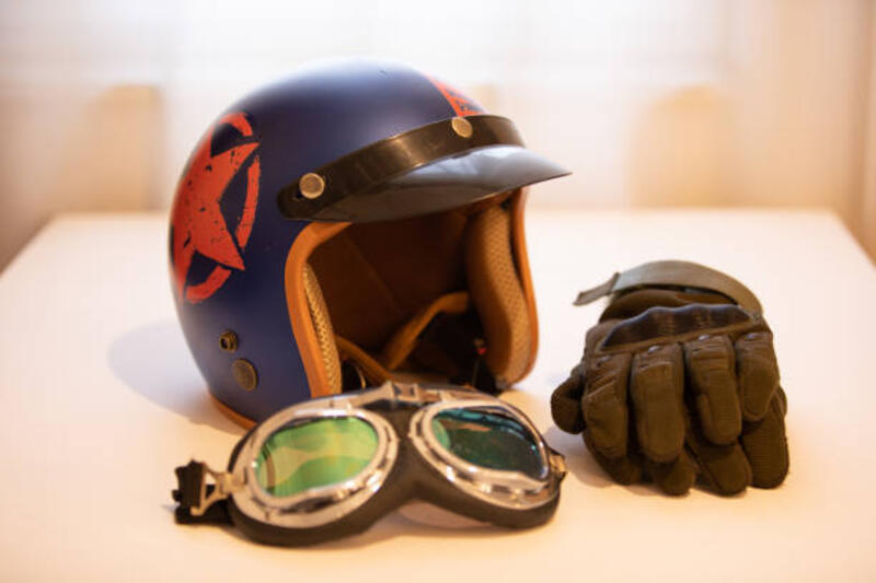 helm sepeda motor retro