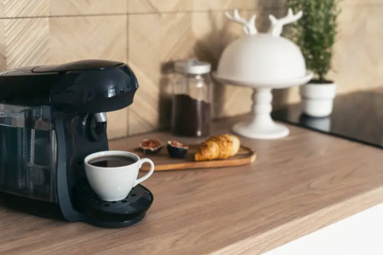 Cara Membuat Kopi Ala Kafe di Rumah dengan Coffee Maker