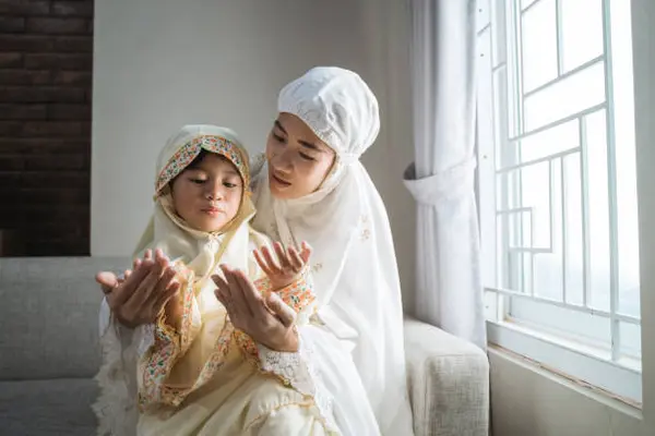 7 Cara Efektif Membiasakan Anak Rajin Salat Sejak Dini