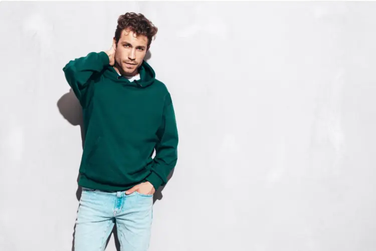 Tips Styling Hoodie Cowok Agar Tampil Casual Tapi Tetap Rapi