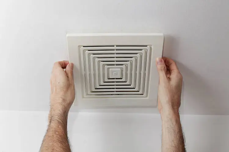 Kapan Harus Memilih Exhaust Fan Plafon Dibanding Exhaust Dinding? Ini Jawabannya!