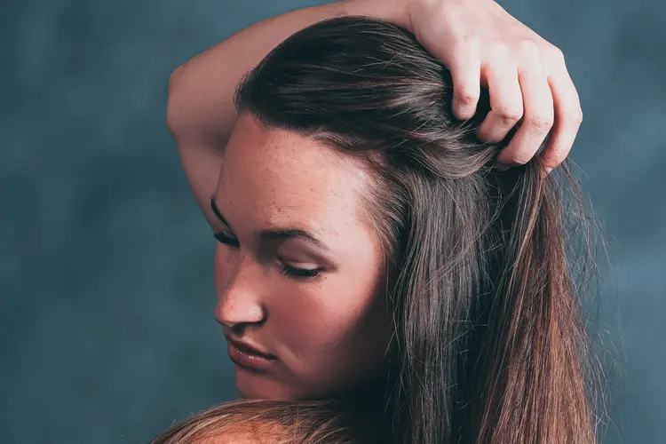Nggak Sempat ke Salon? Ini Cara Rawat Kulit Kepala di Rumah Biar Tetap Fresh