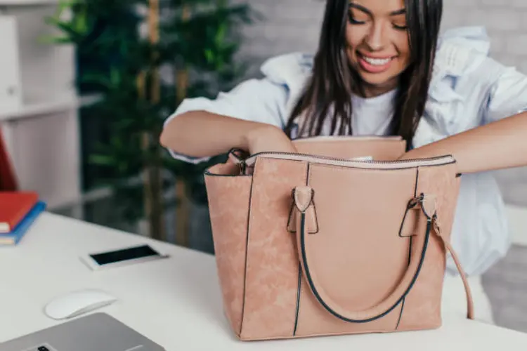 Packing Hack, Begini Cara Menata Isi Tas Kerja agar Tidak Berantakan