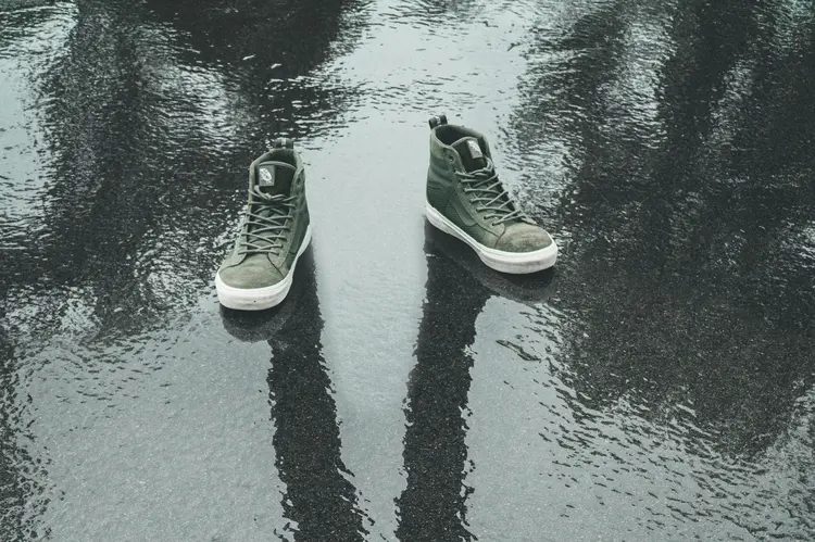 Nggak Takut Becek! Ini Rahasia Sepatu Tetap Kering Meski Hujan Deras
